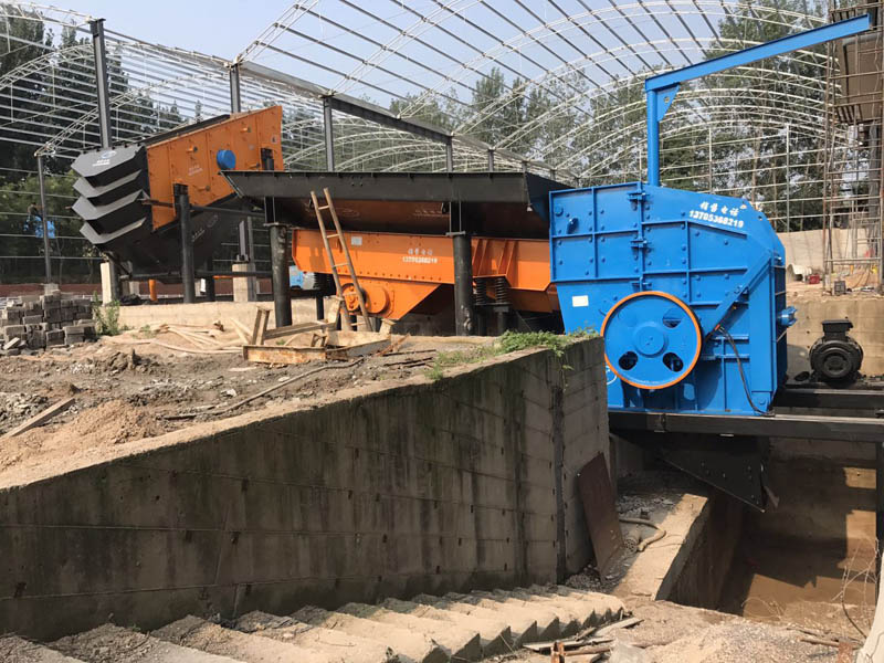 振動(dòng)給料機(jī)在江西現(xiàn)場