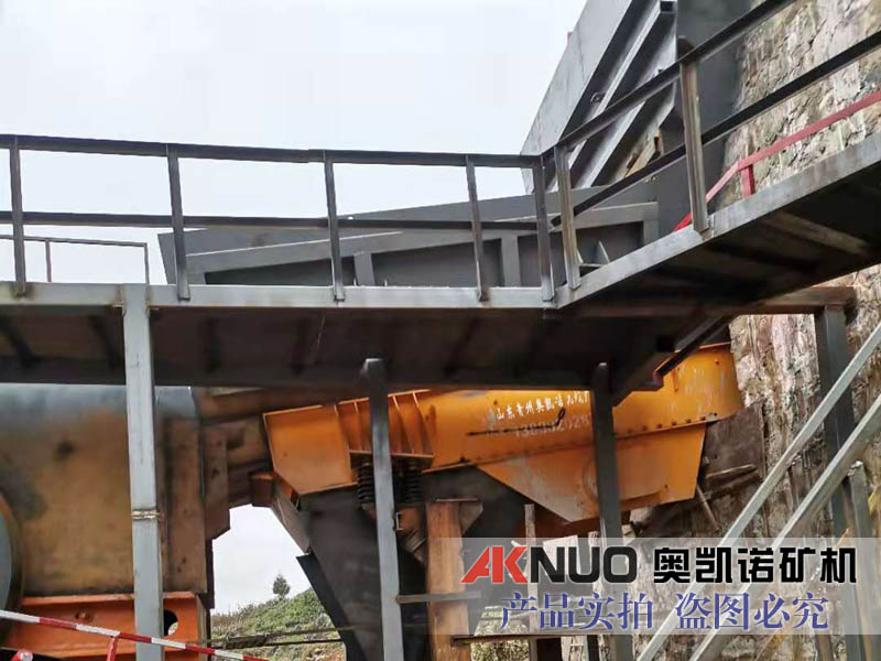 振動(dòng)喂料機(jī)江西現(xiàn)場